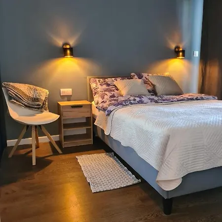 Venice Apartment, Self Check-in 24h, Free Parking * Poznaň